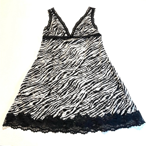 Victoria’s Secret Very Sexy Stretchy Lace Open Back Zebra‎ Slip Dress size L - Picture 1 of 16